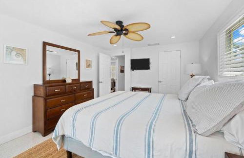 Private Village Home with Heated pool & spa with private front courtyard - Photo 17