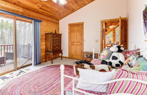 Spacious Log Home with 13 Acres, Ponds and Fire Pit! - Foto 22