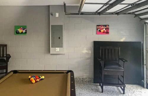 Luxury Retreat with 2 Master Suites Pool & Hot Tub BBQ Pool Table 2 Miles Disney - Foto 27