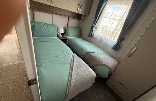 LuxeHaven at Tattershall Lakes Park with Hot Tub - Foto 17