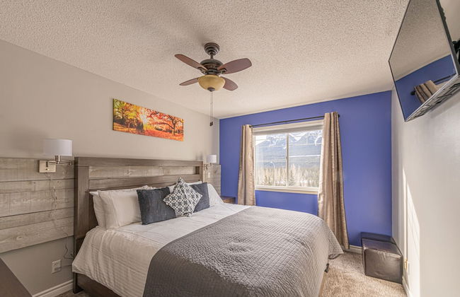 Banff Boundary Lodge 2 BR Condo & studio - Photo 15