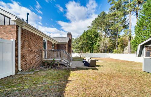 Walk to Parks and Town Square Cary Home with Yard! - Foto 20