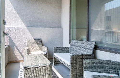 Luxury 2 Bedroom Residence With Fitness and Outdoor Pool - Photo 32