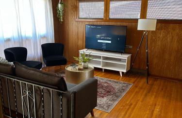 Mid-Century Modern 4BR WIF SmrtTV Coffee Patio - Photo 1