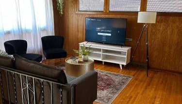 Mid-Century Modern 4BR WIF SmrtTV Coffee Patio - Foto 1