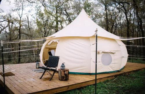 Beautifully Furnished Bell Tent Rental for a Vacation in Elgin, Texas - Foto 7