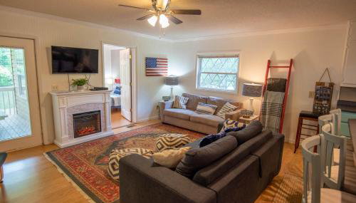 2Bd Riverfront with Expansive Outdoor Space, River Access, Fire Pit - Photo 5