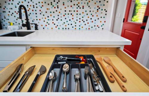 Small Home with Ocean View walk to Restaurants Brewery Shops Beach - Foto 18