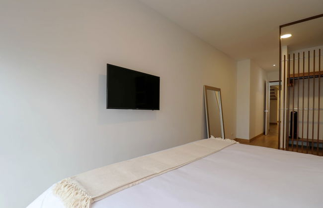 Elegant 3BR Duplex With Balcony in Miraflores - Photo 41