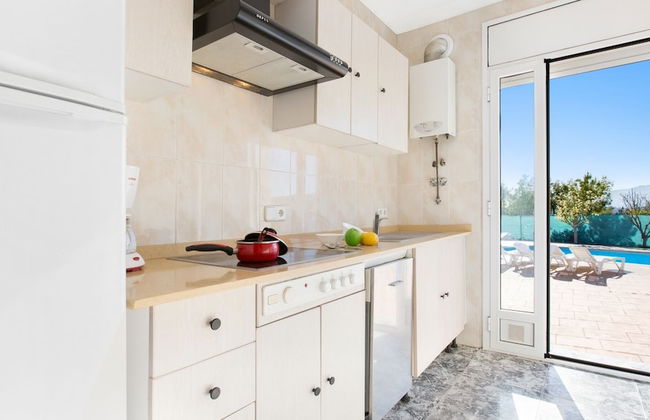 Alonso in Vidreres With 4 Bedrooms and 1 Bathrooms - Photo 9