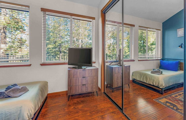 Fully Remodeled Tahoe Retreat with Game Room and Hot Tub - Foto 11