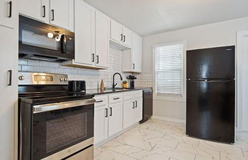 Charming Yellow Door House Steps from OU - Photo 26