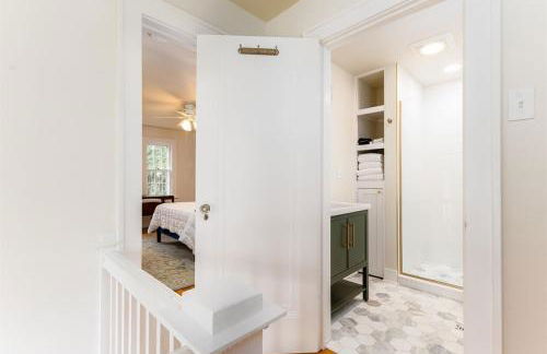 Clover Retreat - 3B 2BA Home 1 mi to ND - Foto 14