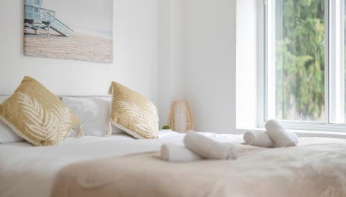 Central Apt-2Bed 2Bath-AC unit-By FabAccommodation - Foto 5