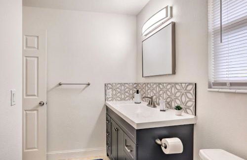 Relax Fireside and Play Pool! Home 4 Mi to Dtwn Reno - Foto 24