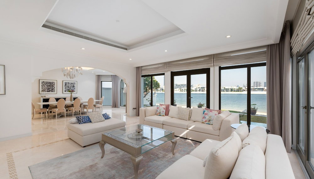 Exclusive 5BR Palm Villa w Private Pool and Beach - Foto 1, Habitación