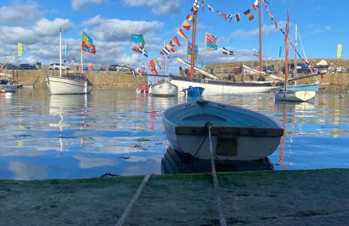 Spacious home with panoramic sea view, free parking EV & large garden - Photo 13