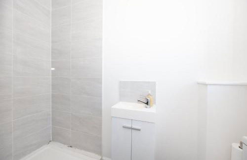 Contemporary 3 Bedroom Home with Garden & Parking - Foto 9