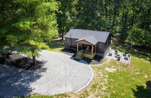 Modern 2BR Cabin w Hot Tub Near Wine Trail - Photo 31