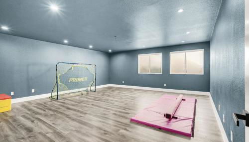 Luxe 5BR Home with Pool BBQNear Strip - Foto 5, Other