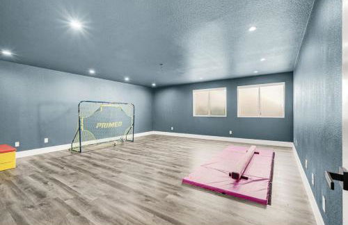 Luxe 5BR Home with Pool BBQNear Strip - Foto 5