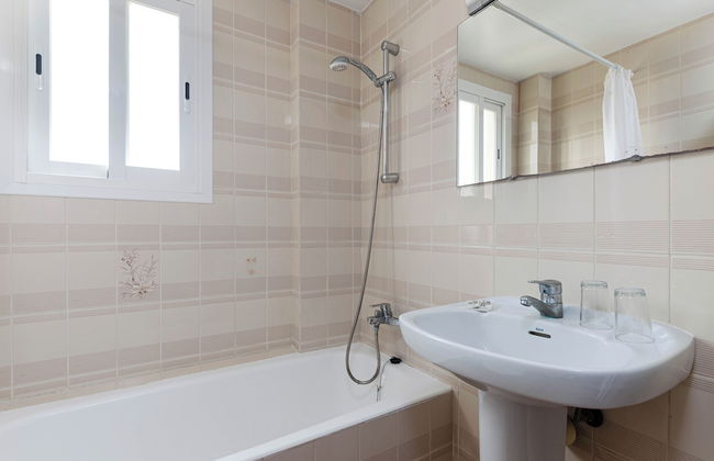 Sol y Mar Apartments - Photo 20