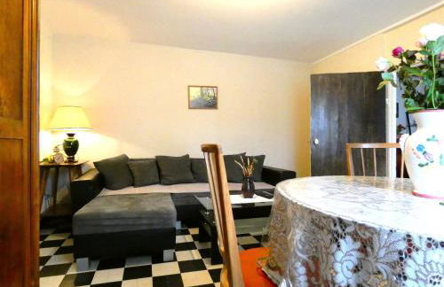 Escapade Paisible: Gîte pour 8 à Saint-Hilaire-sur-Yerre, Jardin Clos, Proche Chateaudun et Chartres - FR-1-581-131 - Foto 10