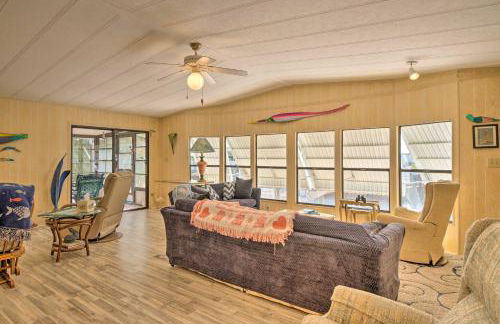 On-Site Canal Access St James City Home - Foto 4