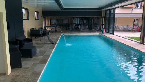 Logement 4 personnes avec piscine intérieure 31 degrés zoo de la FLECHE 24 h du Mans - Foto 4