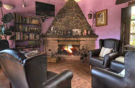 El Canchal de la Gallina -Cafetería -Aparcamiento gratis - Jacuzzi - Piscina de agua caliente abierta desde el 28 de Marzo - Foto 11