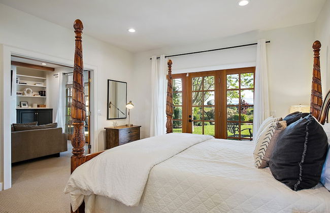 Wellsona Vineyard Retreat Pool Hot Tub Views Main Home Guest Home - Photo 18