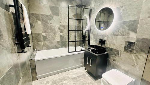 Under New Top Rated Management I Stylish 2BR Apartments I Central Hub I Free Parking I Work Ready Amenities - Foto 5