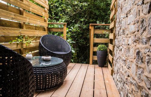 Au domaine des anges, 3 gîtes luxueux avec Jacuzzi privatif, sauna, mini-piscine, piscine extérieure chauffée en saison - Foto 26