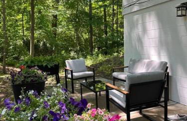 Blocks to Town, Game Room, Firepit, Huge Backyard - Photo 11