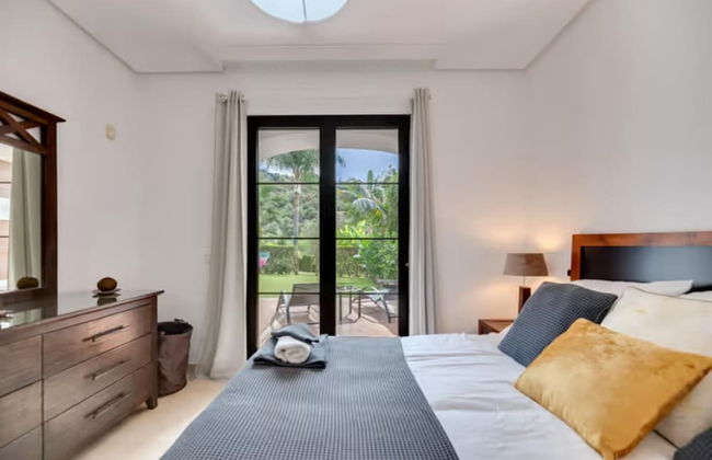 2 Bedrooms - Sleeps 4 - Garden and Pool With View - Photo 10