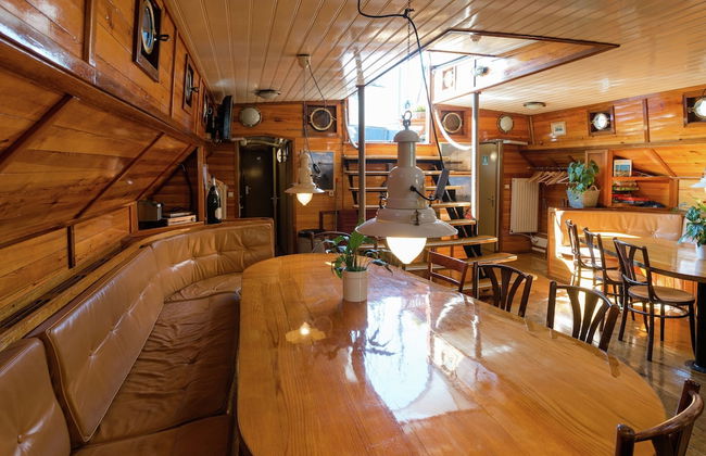 Boat in Leiden Near City Center & Museums - Foto 25