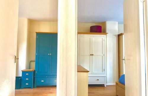 Spacious 3-Bed Family Retreat with Cosy Living and Garden! Free parking - Foto 12