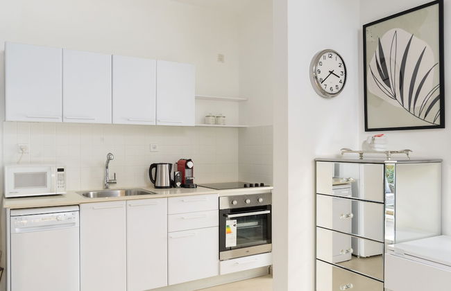 Quiet Hideaway & Terrace near Beach by FeelHome - Foto 7