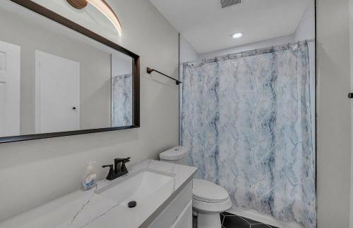 Cozy 5BR Home Sleeps 12 Near Downtown Austin and Tesla - Foto 9