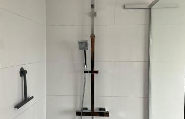 Stylish 3BR House with Free Parking & Garden - Foto 9