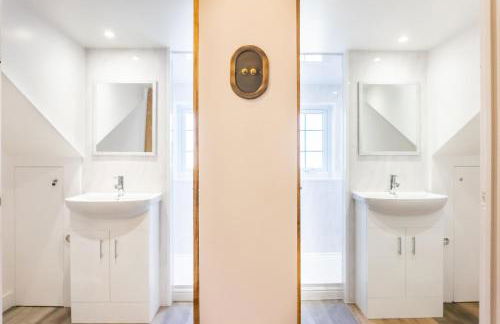 Gloucester-Beautiful 4 Bedroom Cottage-Sleeps 8-Free Parking-Fast Wi-Fi-Work or Leisure - Foto 11