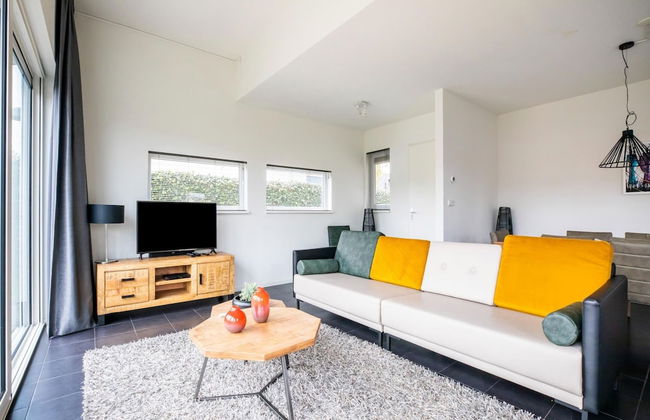 Brand new Luxury Villa on a Small-scale Park With its own Jetty - Photo 40