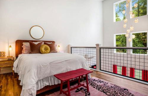 Unique Barbie-Themed Pink Cabin in Black Mountain, North Carolina - Foto 9