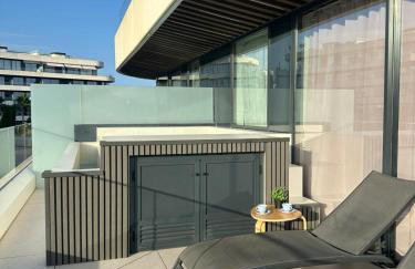 Luxury complex beachfront apartment, infinity pool, sauna, gym and large terrace - Foto 28
