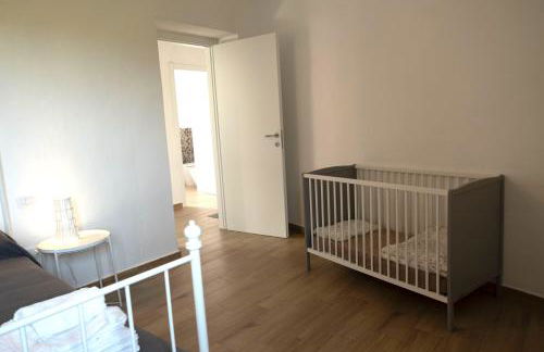 GuestHost - Comfy Two-Levels Apartment with Terrace! - Foto 18