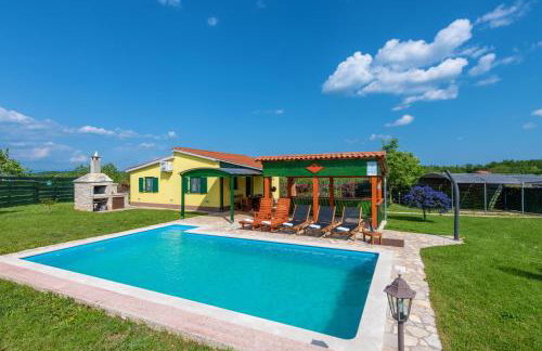 Villa Vrt, a private and fully fenced forest retreat - Photo 16