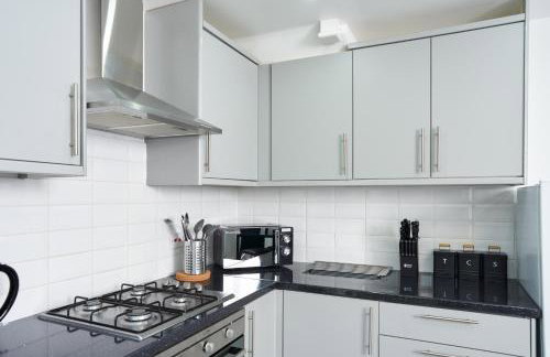 3 Bedroom Home in Central Milton Keynes - Photo 11