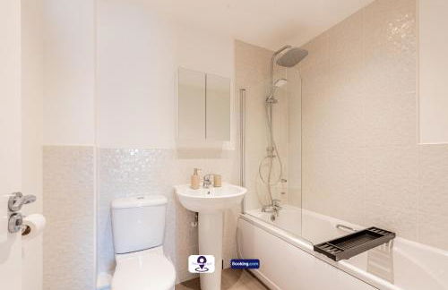 Last-Minute Escapes ! Summer Days l RTM Stay l 4 -Bed House By Finesse Stays Short Lets & Serviced Accommodation Wakefield With Parking, Contractors - Foto 54