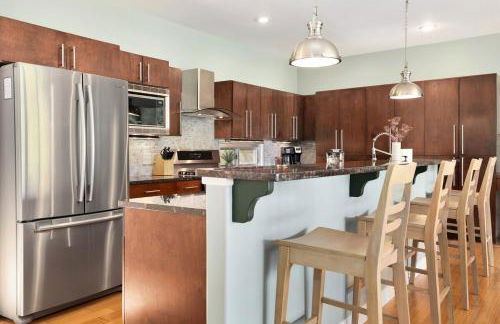 Noble Nest 5 Min to Downtown and U of A - Photo 10