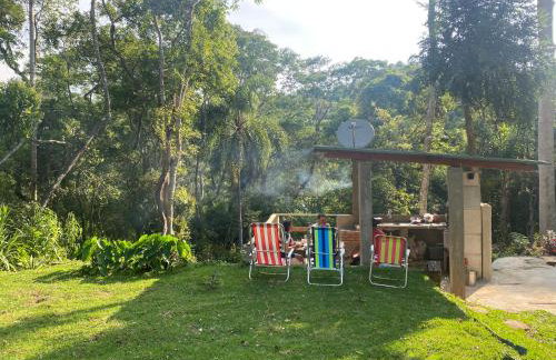 Casa de campo com muito verde e paz, 2 quartos, Wi-Fi, churrasqueira, deck, trilha - Foto 22